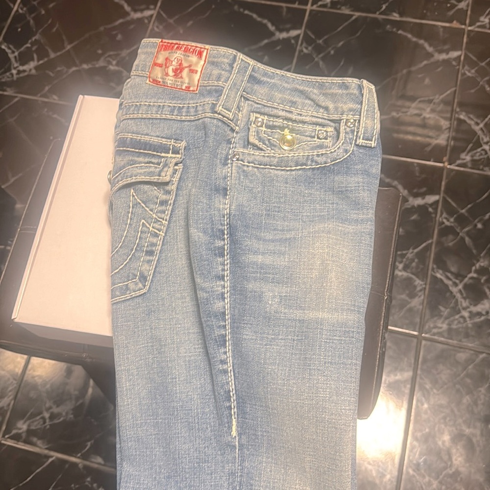 Light denim size women jean pants.